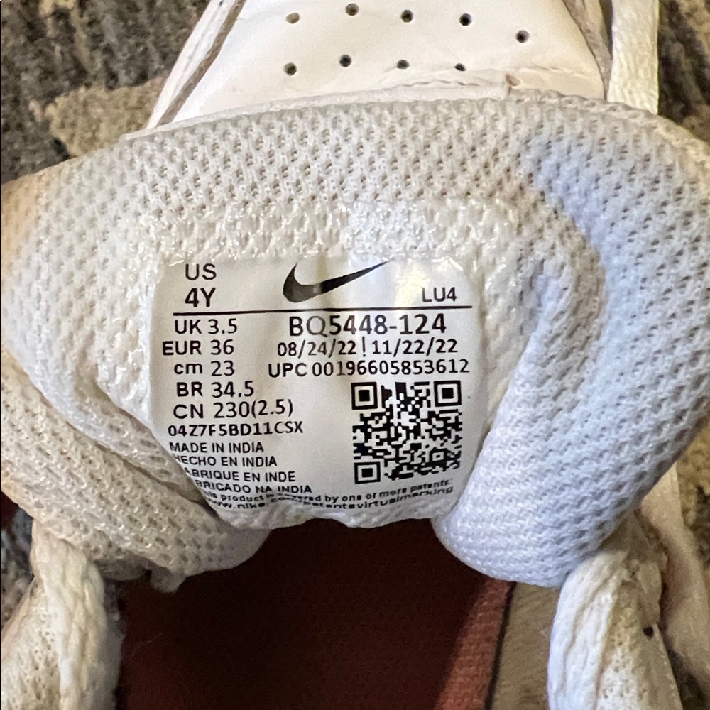 Nike Kids Sneakers in White and Pink - Picture 5 of 5